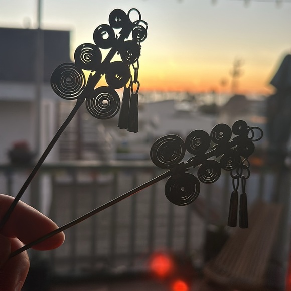 15 hair sticks from my travels around the world…metal, bone, black pearls & horn - Picture 13 of 16